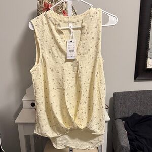 NY Collection Pale Yellow Sleeveless Henley with Gray Polka Dots
